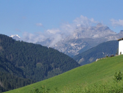 Il monte Blaser (Serleskamm) visto dalla val di Navis.