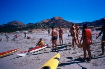 Spiaggia di Ostriconi: preparativi per andare in canoa.