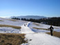 Grazie all'ottima manutenzione delle piste è possibile sciare anche dove scarseggia la neve, qui nei pressi di Les Molunes.