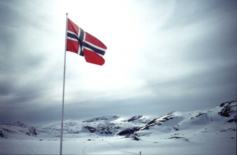 La bandiera nazionale nei pressi del rifugio Geiterygghytta.