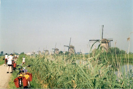 Olanda: visitando una tipica zona di mulini a vento.