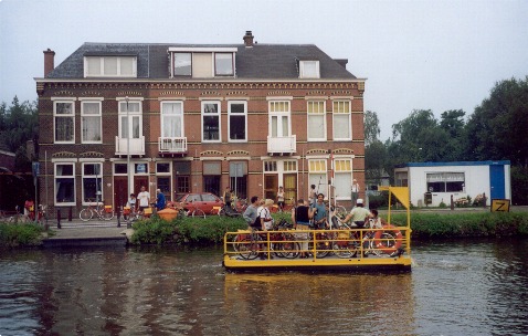 Olanda: in navigazione su un mini-boat.